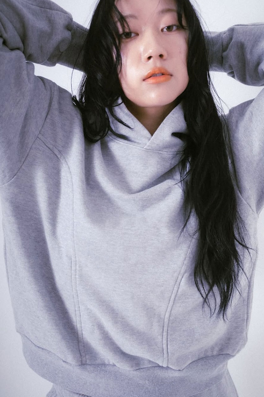 新星ウィメンズブランド コーメのディレクターを務めるイトウカホ にフィーチャー | On The Rise coome kaho ito on the rise interviews