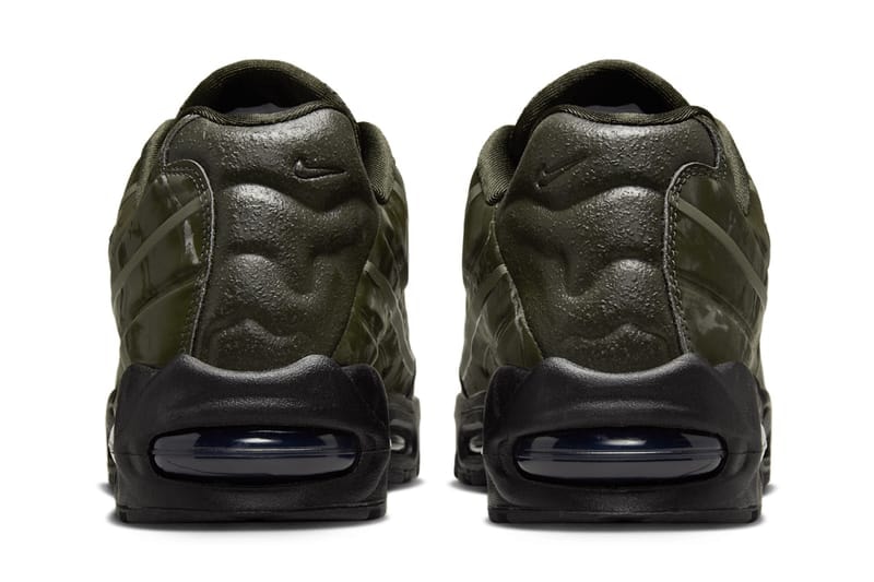 ワークスアウトxナイキ エアマックス95のユニフォームおよびトリプルブラックが発売 WORKSOUT x Nike Air Max 95 "Uniform" collaboration release info 3000 pairs limited edition seoul south korea