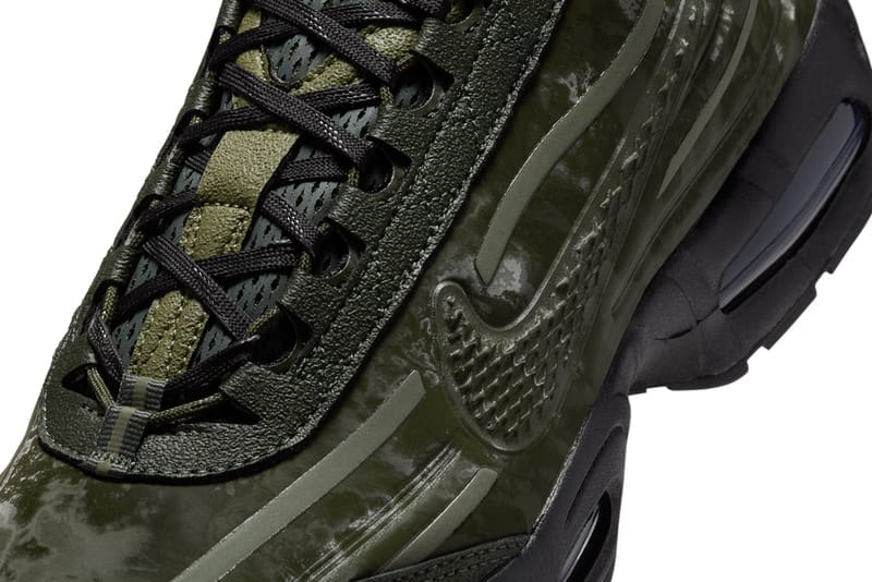 ワークスアウトxナイキ エアマックス95のユニフォームおよびトリプルブラックが発売 WORKSOUT x Nike Air Max 95 "Uniform" collaboration release info 3000 pairs limited edition seoul south korea