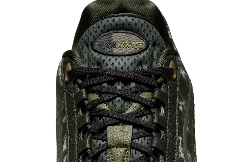 ワークスアウトxナイキ エアマックス95のユニフォームおよびトリプルブラックが発売 WORKSOUT x Nike Air Max 95 "Uniform" collaboration release info 3000 pairs limited edition seoul south korea