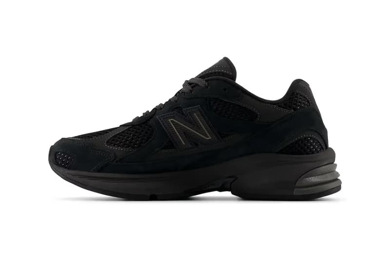 ニューバランス2010より統一感溢れる新色 “ブラック” が登場 new balance 2010 black release info