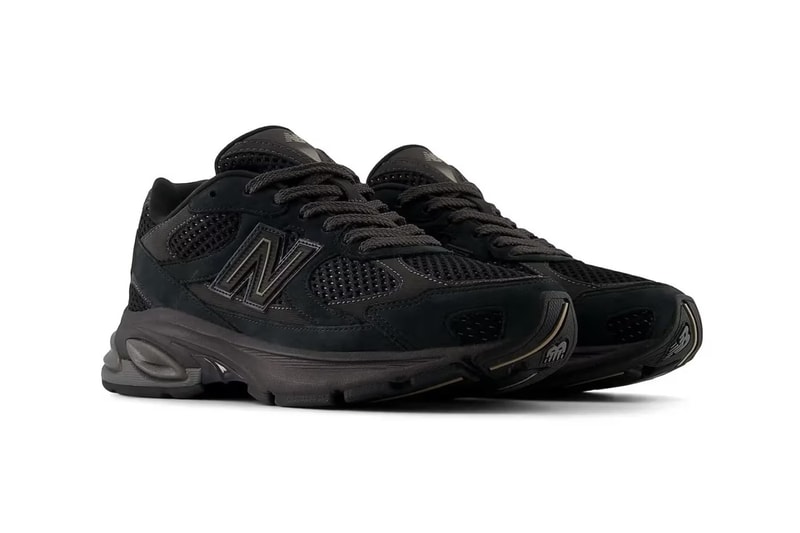 ニューバランス2010より統一感溢れる新色 “ブラック” が登場 new balance 2010 black release info