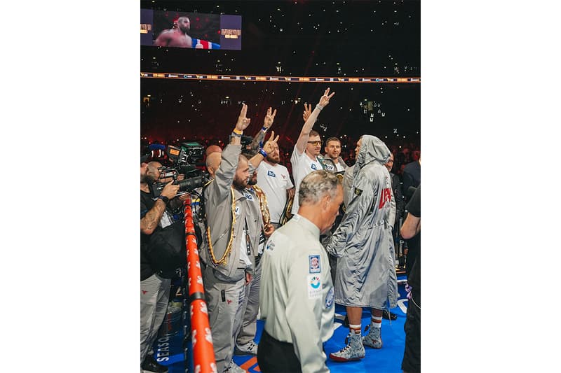 ウシクのリングウォークを彩ったストーンアイランドのカスタムパーカとは stone island oleksandr usyk boxing release info