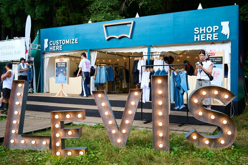 1点もののカスタムも登場──Levi’s® のフジロックブースが2025年も出現　リーバイス