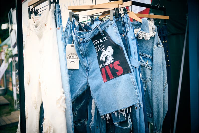 1点もののカスタムも登場──Levi’s® のフジロックブースが2025年も出現　リーバイス