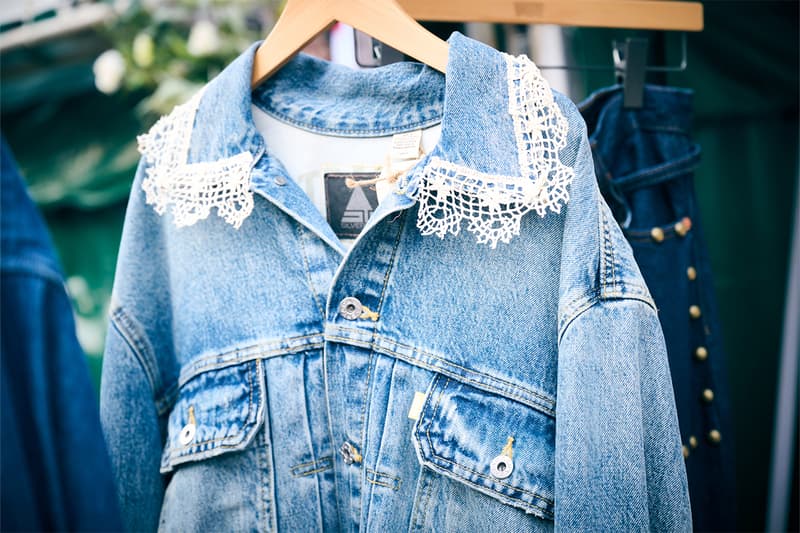 1点もののカスタムも登場──Levi’s® のフジロックブースが2025年も出現　リーバイス