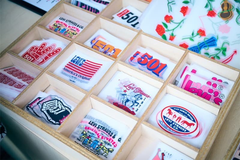 1点もののカスタムも登場──Levi’s® のフジロックブースが2025年も出現　リーバイス