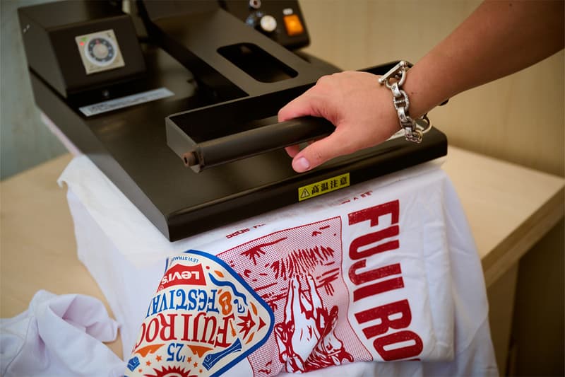 1点もののカスタムも登場──Levi’s® のフジロックブースが2025年も出現　リーバイス