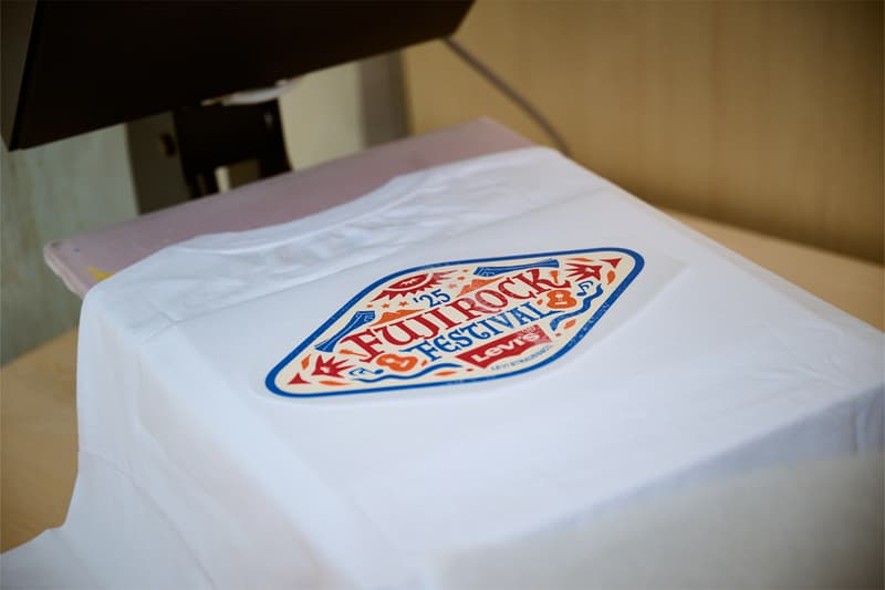 1点もののカスタムも登場──Levi’s® のフジロックブースが2025年も出現　リーバイス