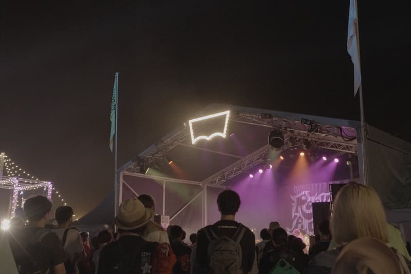 1点もののカスタムも登場──Levi’s® のフジロックブースが2025年も出現　リーバイス