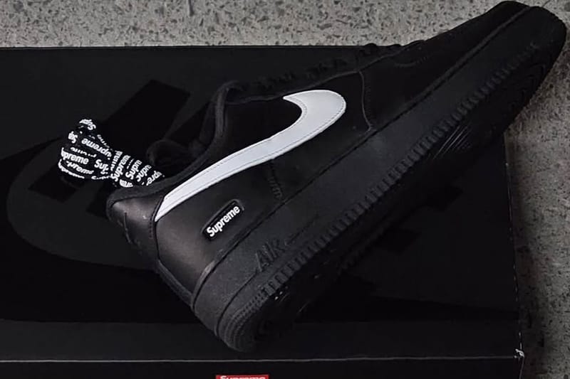 Supreme x Nike より最新コラボモデル Air Force 1 “Black/White”がスタンバイ？