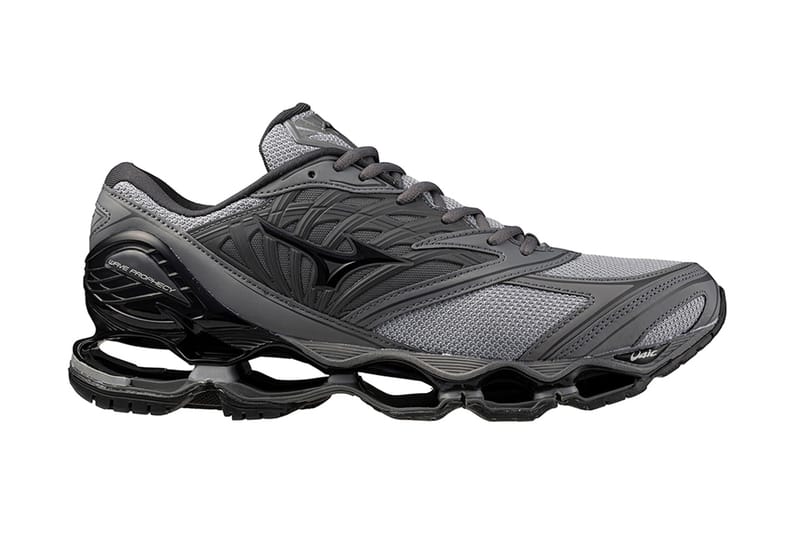 MIZUNO の WAVE PROPHECY LS に新色 “Light Grey” と “Grey” が登場