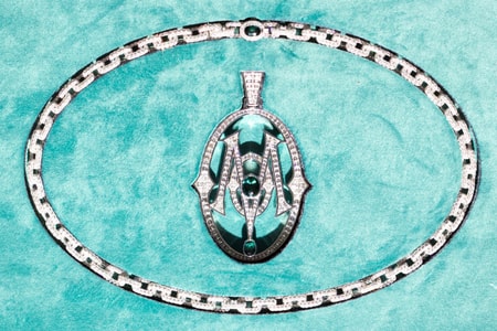 パーティーネクストドアがドレイクへ贈った Maison Raksha によるカスタムチェーンをチェック