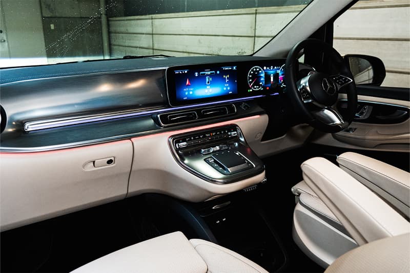 Vクラスは走る漫画喫茶になり得る──メルセデス・ベンツ V 220 d EXCLUSIVE long Platinum Suite をチェック　