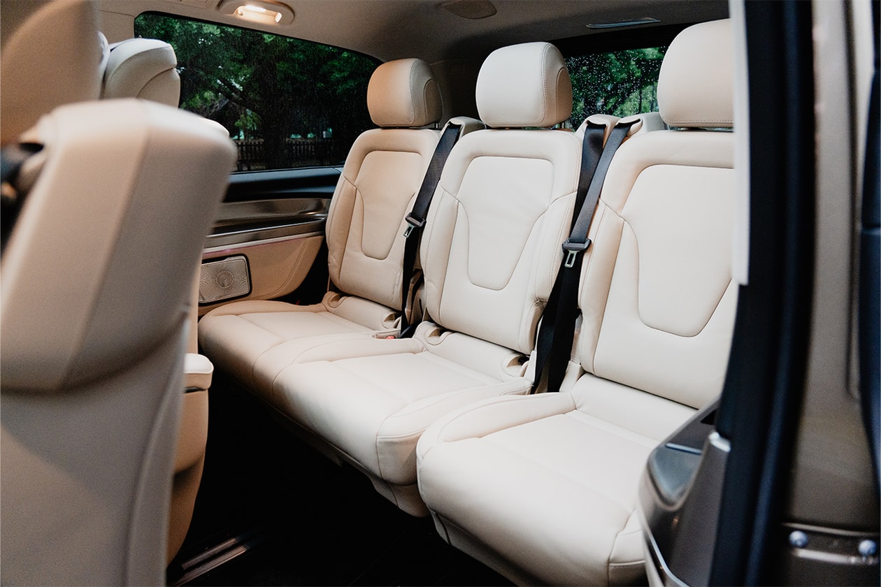 Vクラスは走る漫画喫茶になり得る──メルセデス・ベンツ V 220 d EXCLUSIVE long Platinum Suite をチェック　