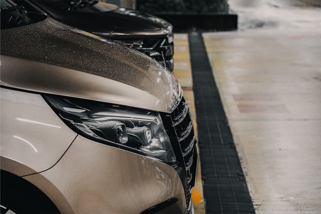 Vクラスは走る漫画喫茶になり得る──メルセデス・ベンツ V 220 d EXCLUSIVE long Platinum Suite をチェック　