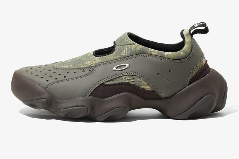 South2 West8 x Oakley Factory Team による初コラボフットウェア FLESH SANDAL が登場