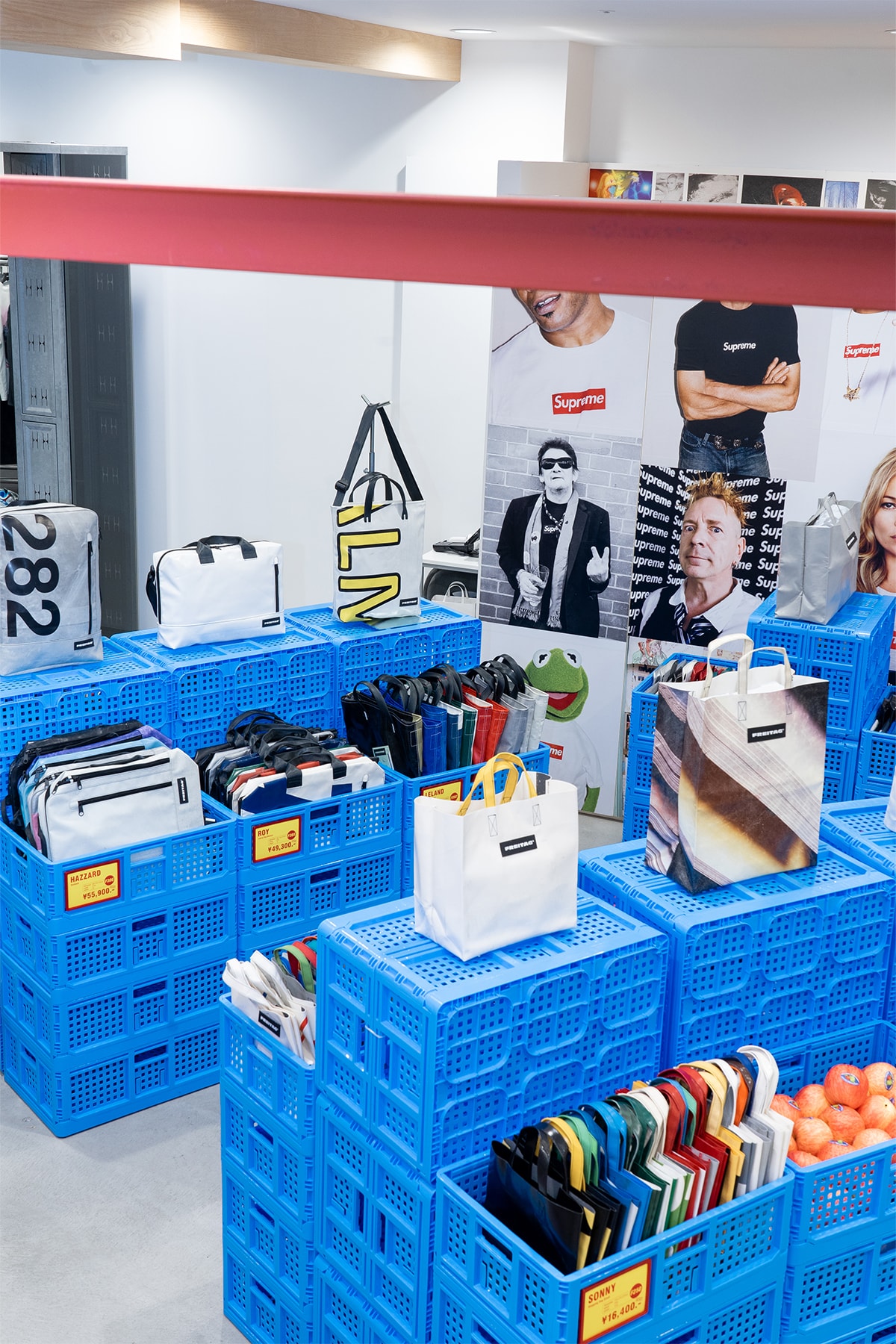 フライターグのミニマーケット風ポップアップストアがドーバー ストリート マーケット ギンザにオープン.  FREITAG Mini Market Pop-Up DOVER STREET MARKET GINZA 