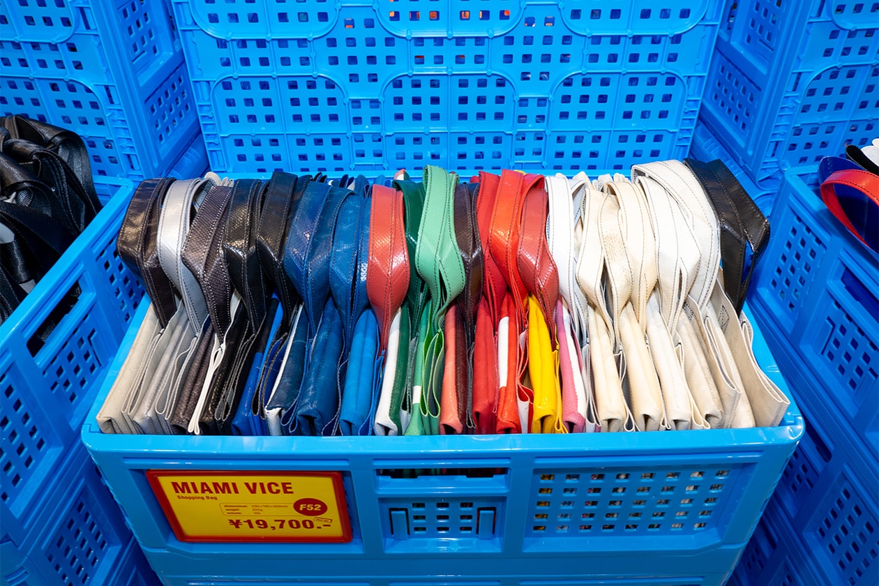 フライターグのミニマーケット風ポップアップストアがドーバー ストリート マーケット ギンザにオープン.  FREITAG Mini Market Pop-Up DOVER STREET MARKET GINZA 