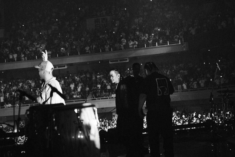 “飾らないスタイル”を体現したイオ初の単独日本武道館公演 ジャストショーをレポート io budokan just show report