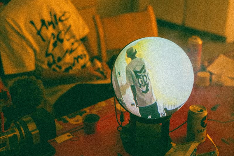 GDC が FAMOUZ を復活させてコラボレーションTシャツをリリース