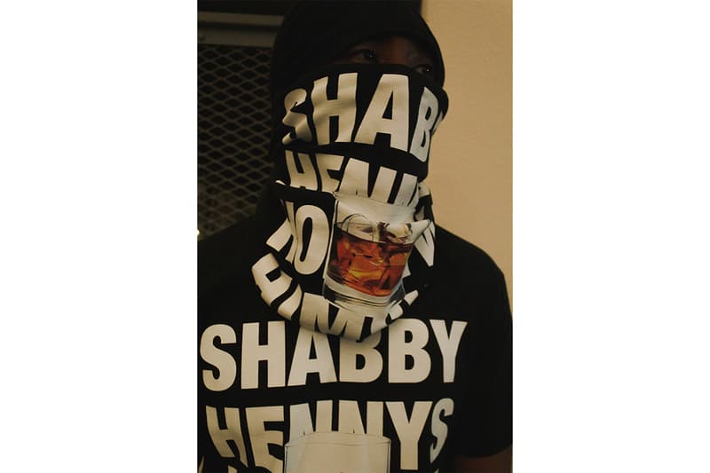 クイーンズがウィムジーソックスとの最新コラボTシャツをリリース queens gold whimsy socks collaboration release info