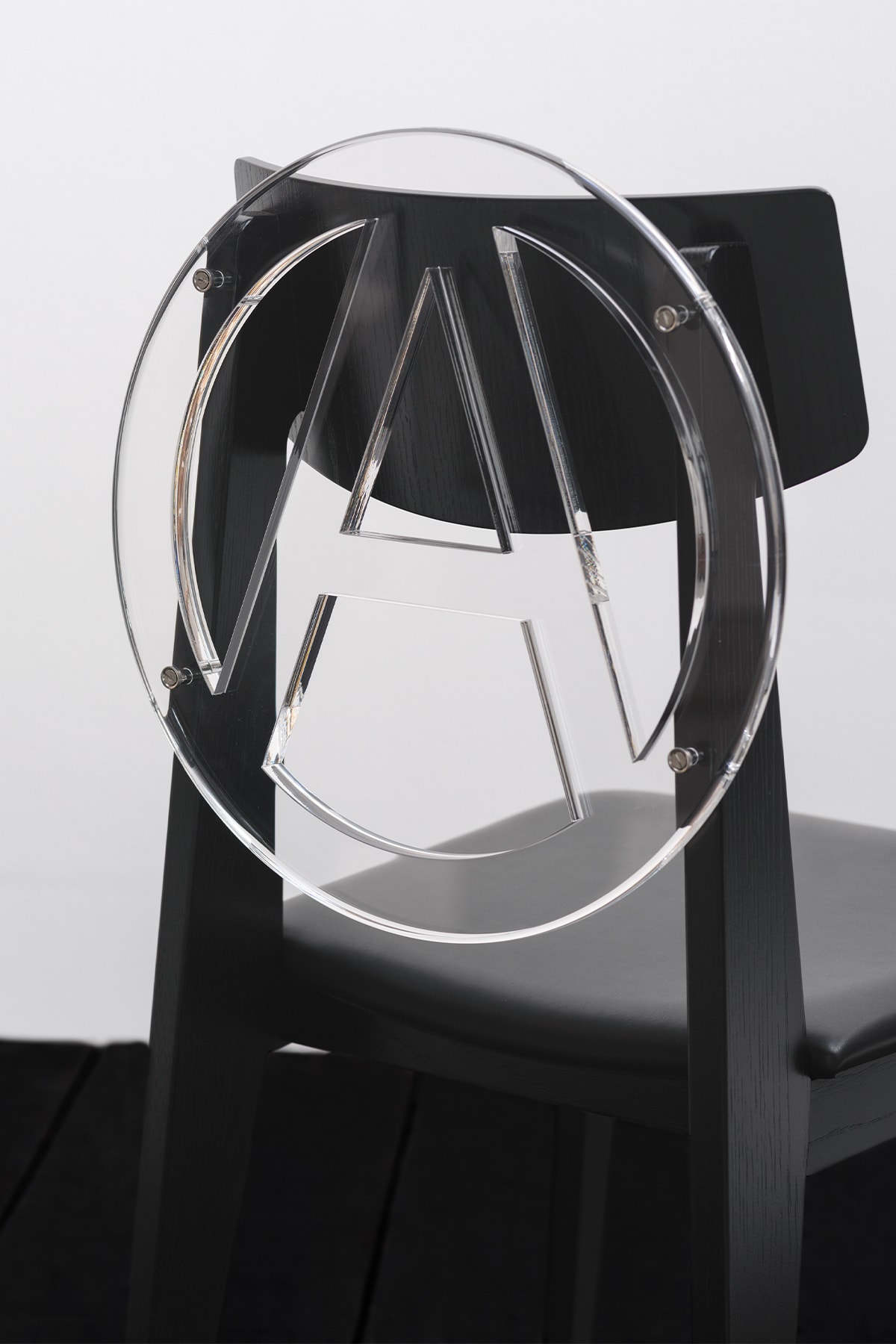 アンダーカバー x 天童木工 2025年新作アナーキーチェアが登場 UNDERCOVER x Tendo Mokko Anarchy Chair 2025 release info Jun Takahashi