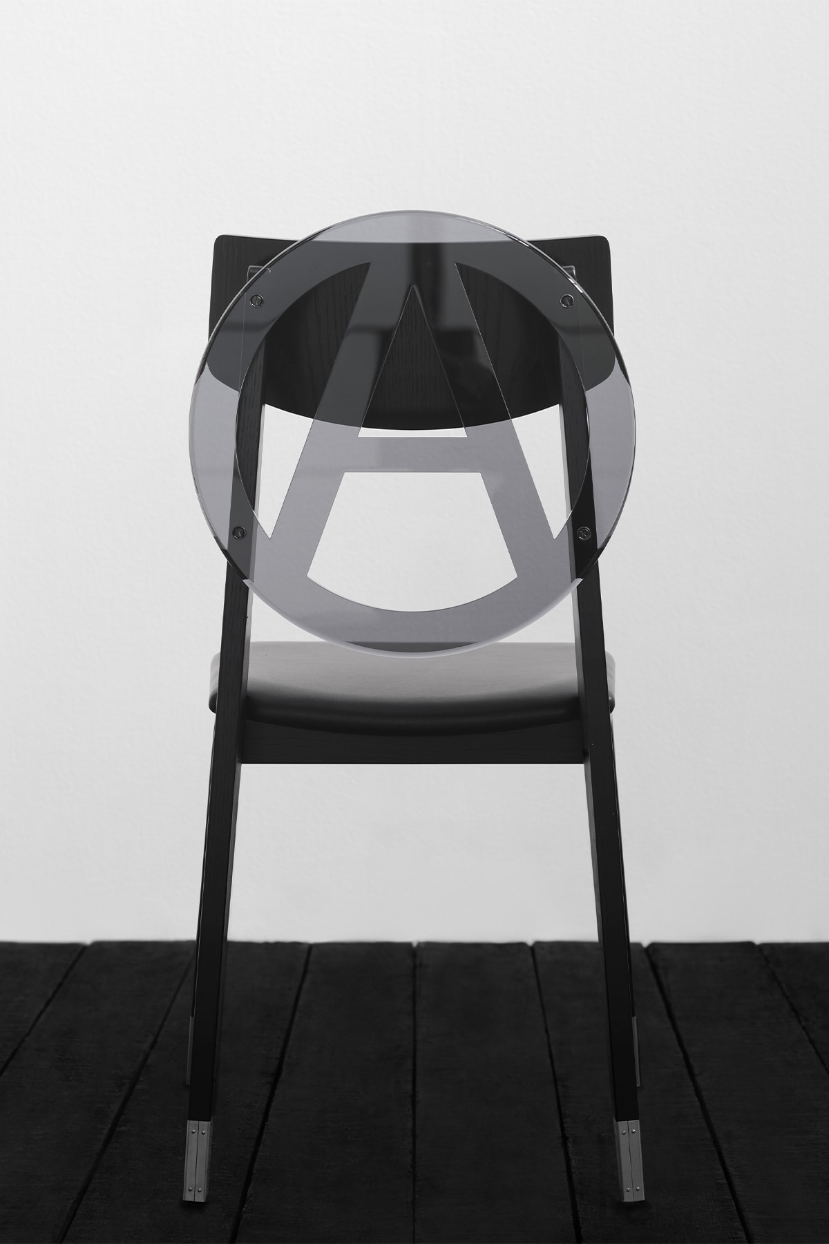 アンダーカバー x 天童木工 2025年新作アナーキーチェアが登場 UNDERCOVER x Tendo Mokko Anarchy Chair 2025 release info Jun Takahashi