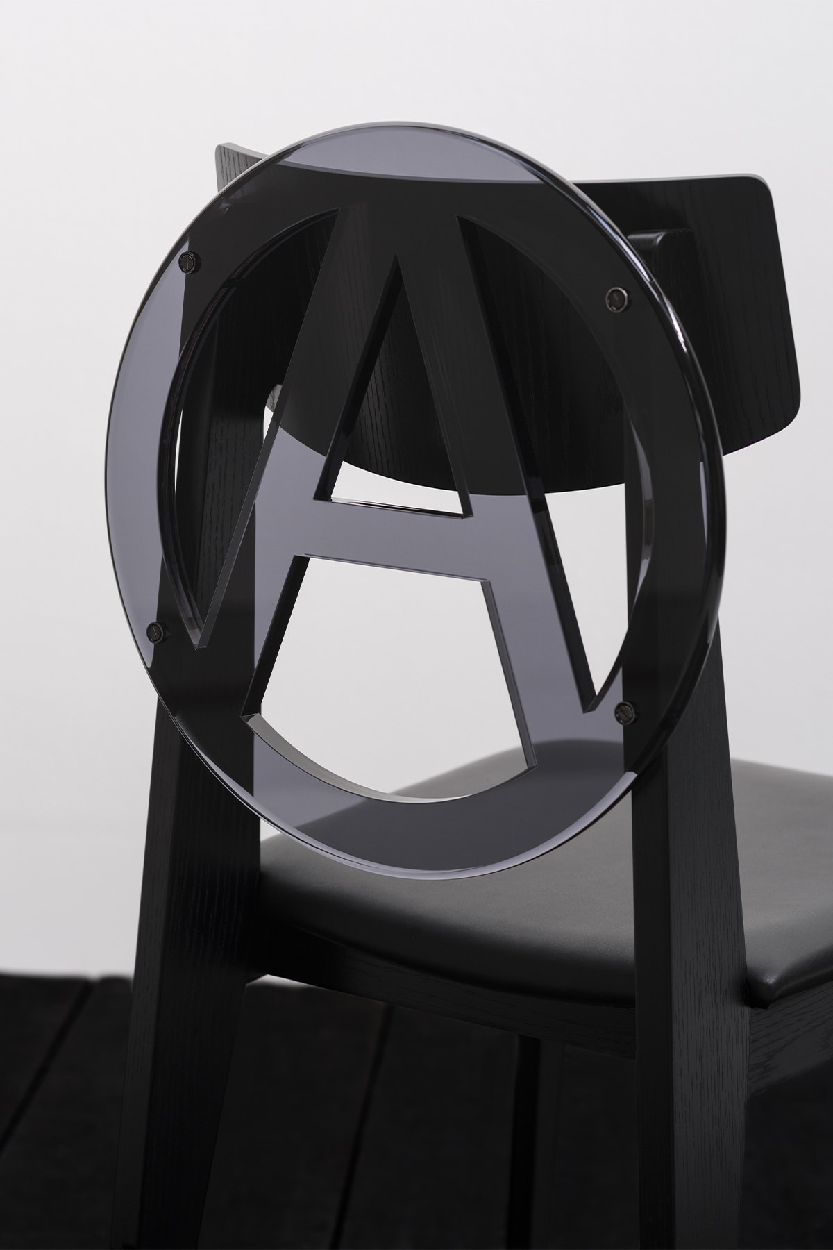 アンダーカバー x 天童木工 2025年新作アナーキーチェアが登場 UNDERCOVER x Tendo Mokko Anarchy Chair 2025 release info Jun Takahashi