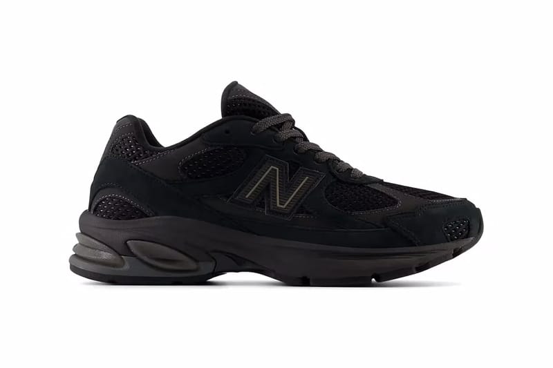 New Balance ABZORB 2010 に“オールブラック”の新色が到着
