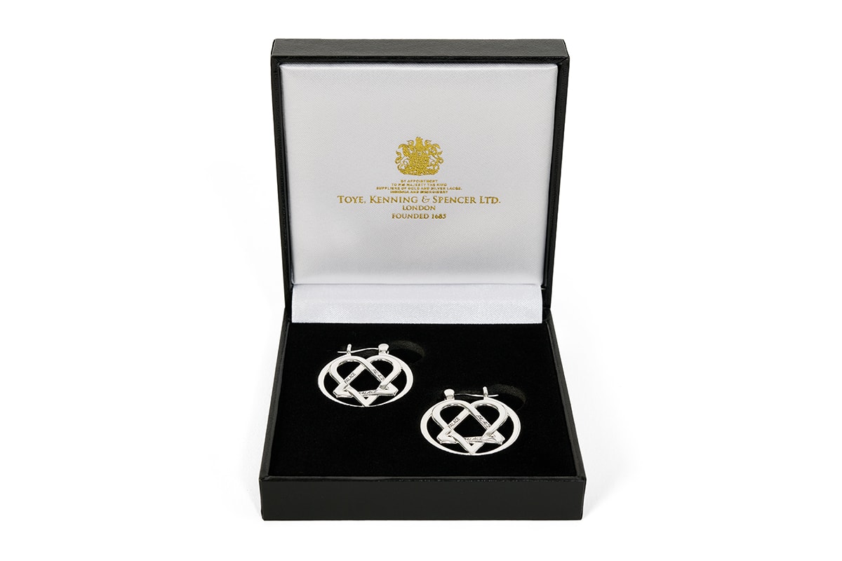 PALACE SKATEBOARDS が伝説的バンド HIM とのコラボアイテムを発売