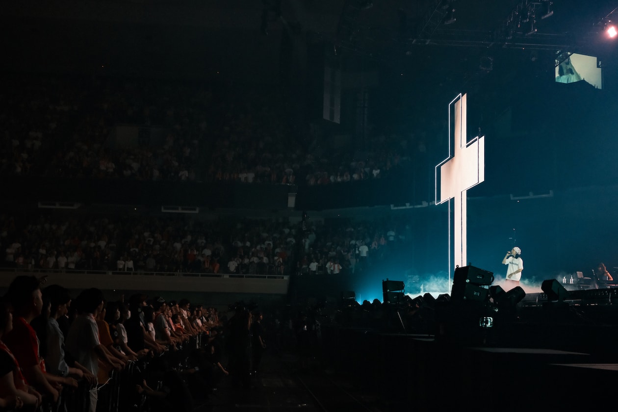 クヴィ・ババ初の武道館公演で見せたスペシャルで等身大なラッパー像 kvi baba budokan shout out to jesus one man live report