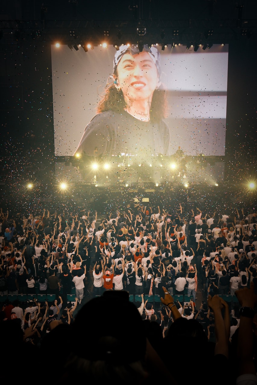 クヴィ・ババ初の武道館公演で見せたスペシャルで等身大なラッパー像 kvi baba budokan shout out to jesus one man live report