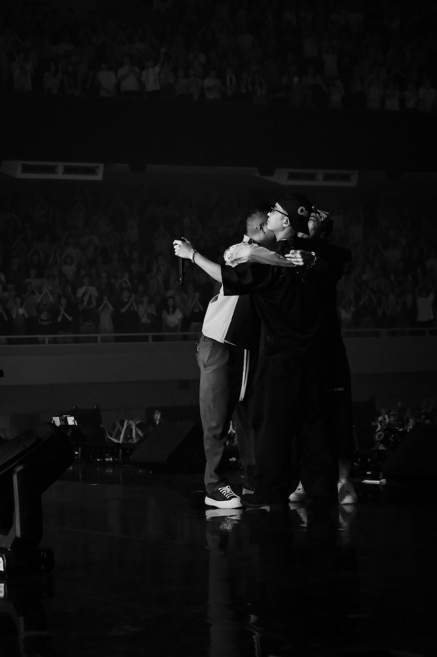 クヴィ・ババ初の武道館公演で見せたスペシャルで等身大なラッパー像 kvi baba budokan shout out to jesus one man live report