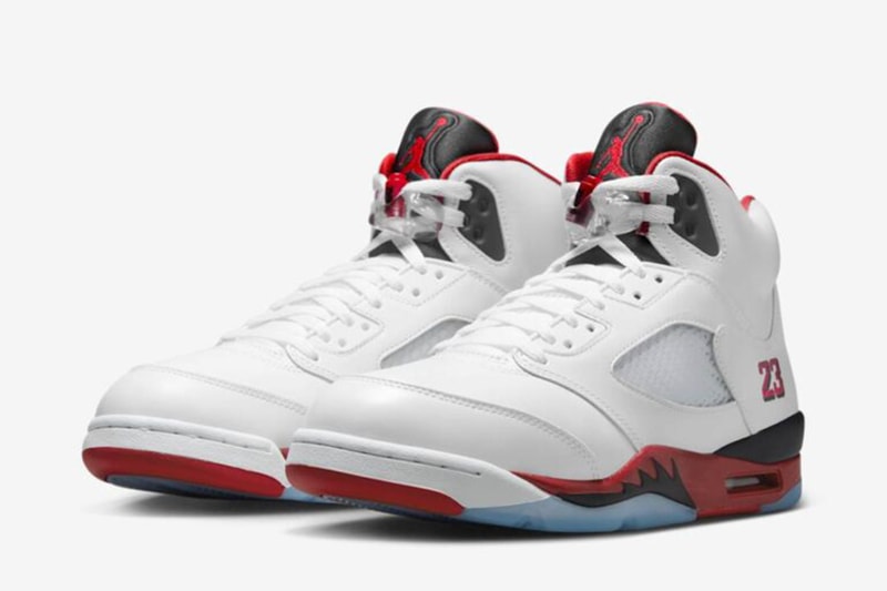 エアジョーダン 5 の人気カラー ファイアーレッド “ブラック タン” が待望の復刻 Air Jordan 5 Fire Red “Black Tongue” release info