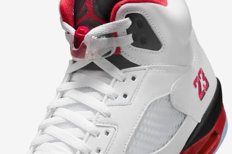 エアジョーダン 5 の人気カラー ファイアーレッド “ブラック タン” が待望の復刻 Air Jordan 5 Fire Red “Black Tongue” release info