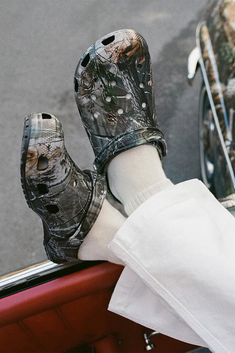 ジョウンド x クロックス 第2弾コラボモデル クラシック クロッグ “リアルツリー/ブラック” の発売情報が解禁 JJJJound Crocs Classic Clogs Realtree/Black release info