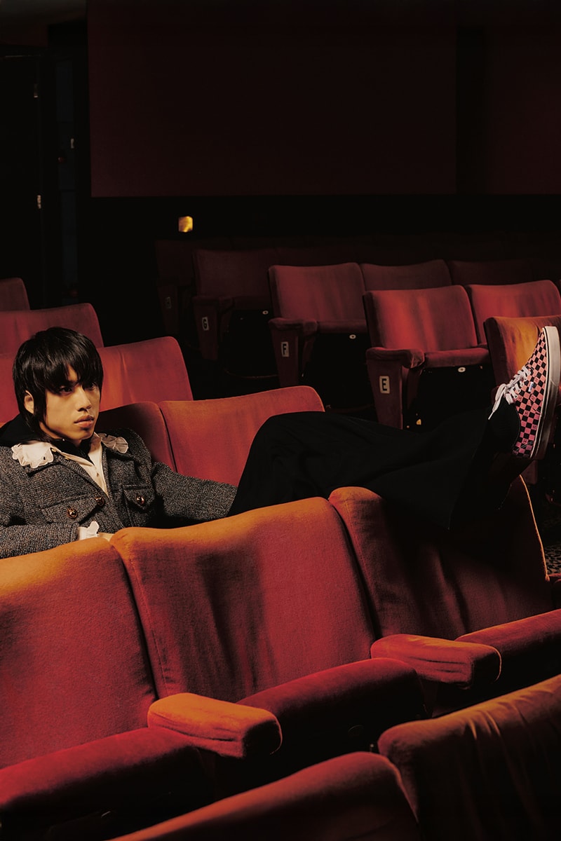 ヴァレンティノとヴァンズの最新コラボフットウェアは夜の街に映える Valentino x Vans collaboration
