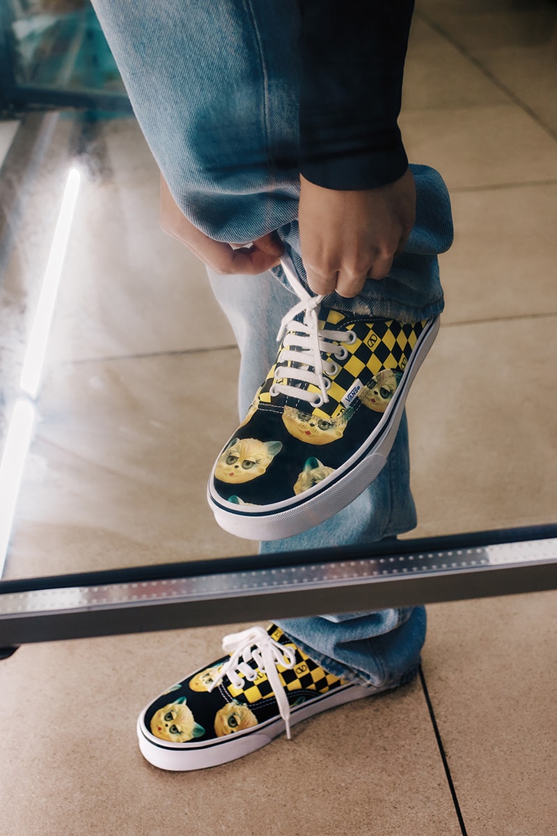 ヴァレンティノとヴァンズの最新コラボフットウェアは夜の街に映える Valentino x Vans collaboration