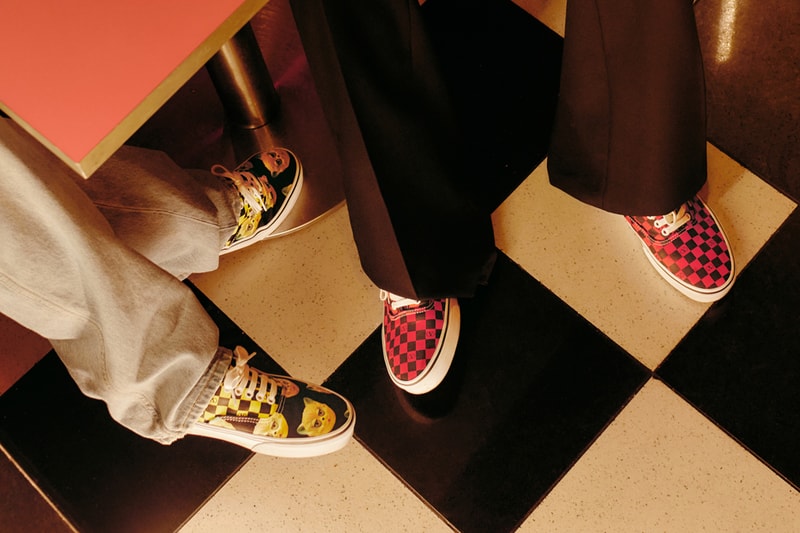 Valentino Garavani と Vans の最新コラボフットウェアは夜の街に映える