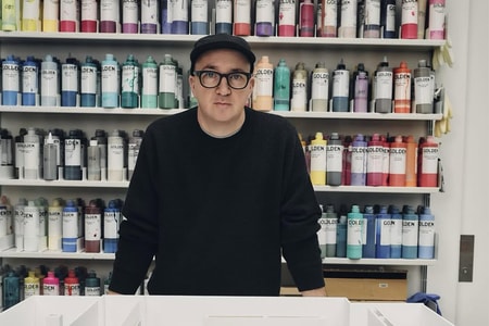 KAWS が UNIQLO 初のアーティスト・イン・レジデンスに選出