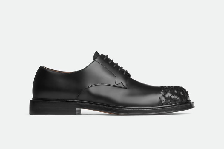 Bottega Veneta が英国靴からインスピレーションを得た新作レースアップシューズ“ジェームズ”をリリース