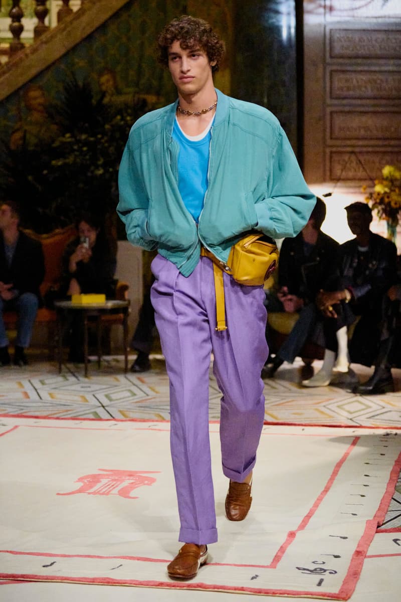 オニツカタイガーがヴェルサーチェとのコラボレーションを発表 Onitsuka Tiger Announces Collaboration with VERSACE