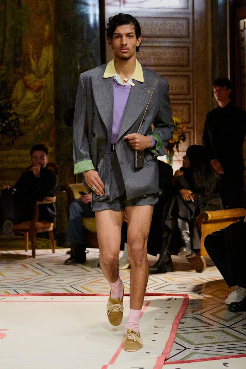 オニツカタイガーがヴェルサーチェとのコラボレーションを発表 Onitsuka Tiger Announces Collaboration with VERSACE