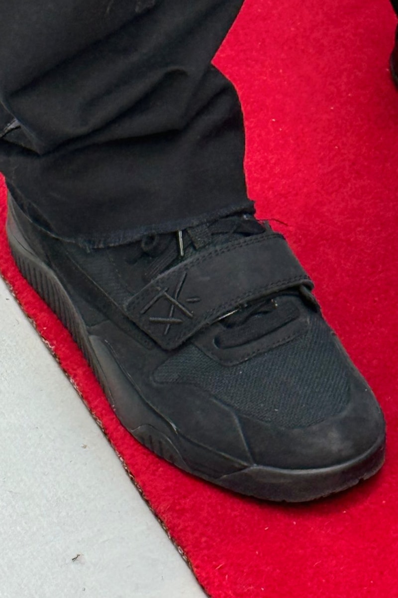 トラヴィス・スコットがオールブラックの ジャンプマン ジャック トレーナーを初披露 Travis Scott Jumpman Jack  TR “Black” first look