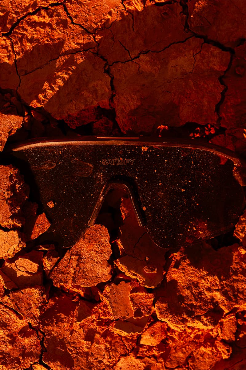 サティスファイxオークリーによる最新コラボコレクションが発売 satisfy oakley collabo collection release info