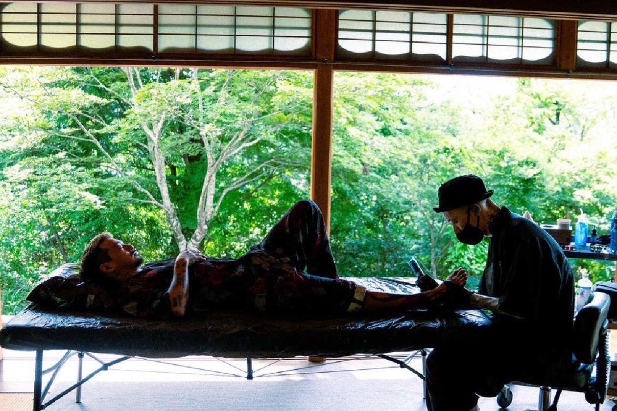 國母和宏の右脚にタトゥーアーティスト Gakkin が刻んだ尾長鶏が MA-1 になった | Interviews　ガッキン