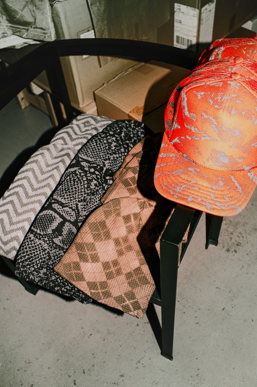 イギリス発アーティスト Sick Dan x『blue room』オーナー Hatsuki ── DIY の精神から生まれたクリエイティブ | Interviews sick dan blue room owner hatsuki interviews