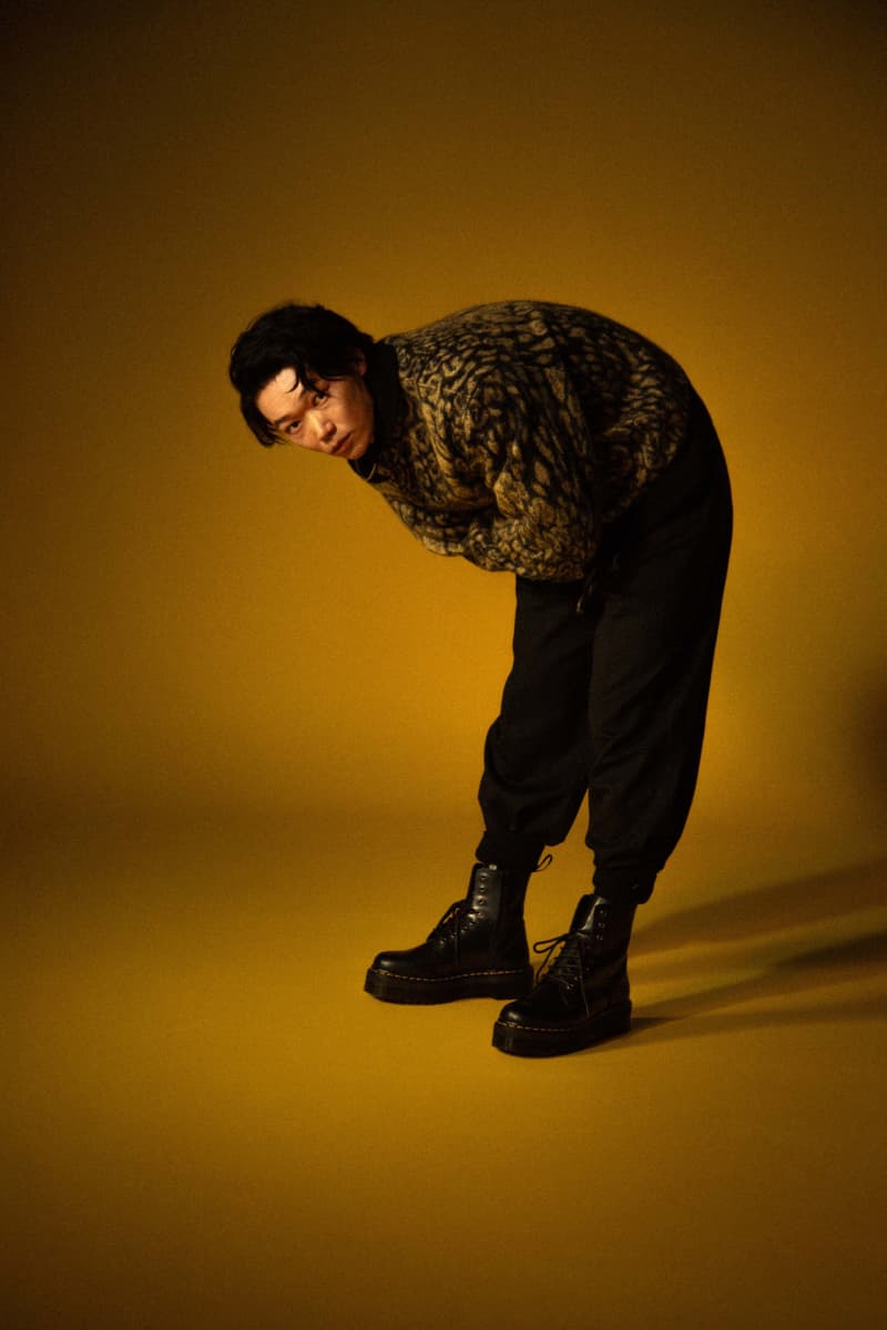 Dr. Martens がホリデーキャンペーン “THE YELLOW STITCH” を始動