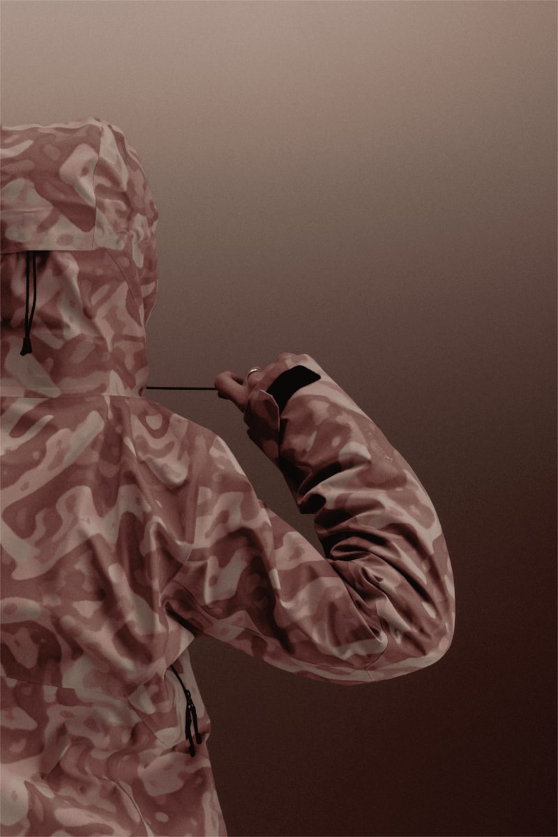 アークテリクス から2025年秋冬 “グロットフラージュ” コレクションが到着 Arc’teryx and Atomic Drop New 2025 Grottoflage Collection, Maverick 105 CTI and Maven 103 CTI skis, Craig Murray and Tonje Kvivik, Grottoflage Maverick 115 CTI